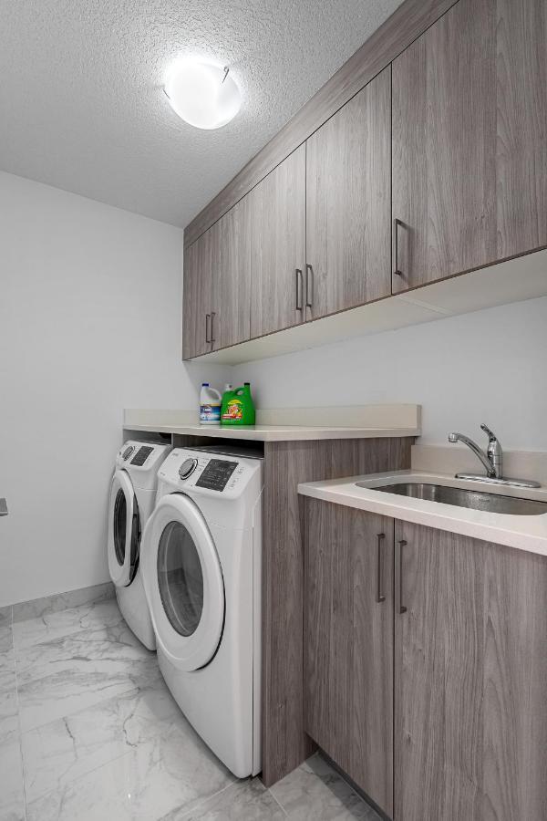 Luxury Spacious Private House Near Centre Hébergement de vacances Calgary