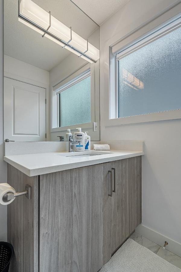 Luxury Spacious Private House Near Centre Calgary